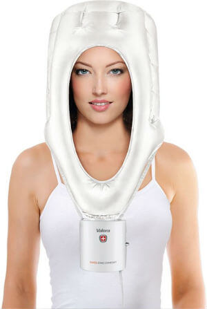 Frau mit Valera Trockenhaube 513.01 Swis Tonic Comfort